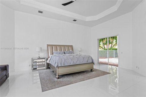 House in Weston, Florida 5 bedrooms, 332.5 sq.m. № 2005964 - photo 13