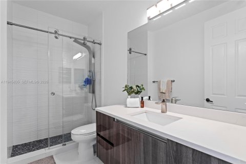 House in Weston, Florida 5 bedrooms, 332.5 sq.m. № 2005964 - photo 18