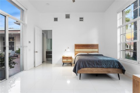 House in Weston, Florida 5 bedrooms, 332.5 sq.m. № 2005964 - photo 20