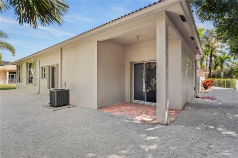 House in Weston, Florida 5 bedrooms, 332.5 sq.m. № 2005964 - photo 25