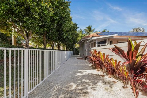 House in Weston, Florida 5 bedrooms, 332.5 sq.m. № 2005964 - photo 26