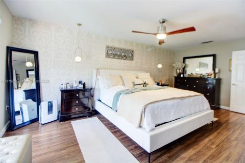 House in Miami, Florida 5 bedrooms, 301.65 sq.m. № 1926896 - photo 26