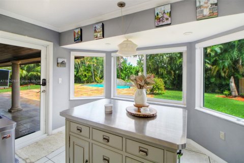 House in Miami, Florida 5 bedrooms, 301.65 sq.m. № 1926896 - photo 10