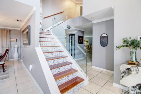 House in Miami, Florida 5 bedrooms, 301.65 sq.m. № 1926896 - photo 20