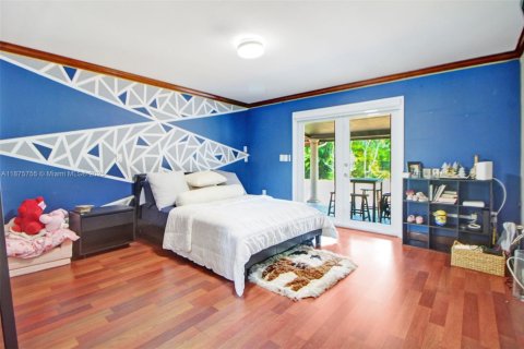 House in Miami, Florida 5 bedrooms, 301.65 sq.m. № 1926896 - photo 14