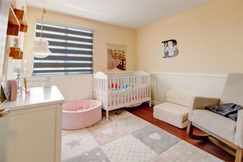 House in Miami, Florida 5 bedrooms, 301.65 sq.m. № 1926896 - photo 22