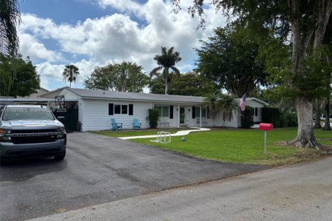 House in Palmetto Bay, Florida 4 bedrooms № 1684327 - photo 1
