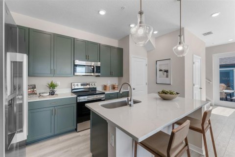 Townhouse in Apopka, Florida 4 bedrooms, 165.55 sq.m. № 2218661 - photo 5