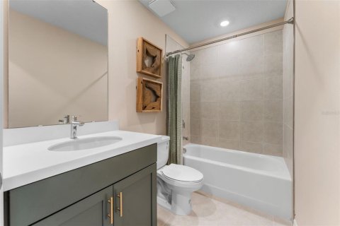 Townhouse in Apopka, Florida 4 bedrooms, 165.55 sq.m. № 2218661 - photo 18