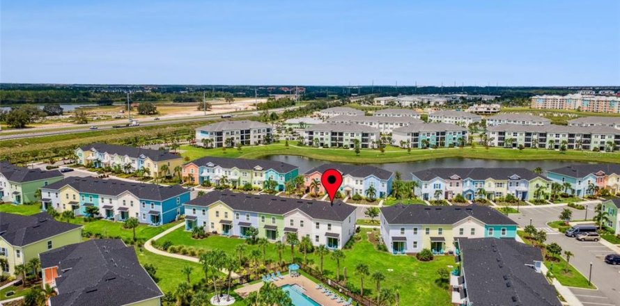 Adosado en Kissimmee, Florida 4 dormitorios, 159.05 m2 № 1919413