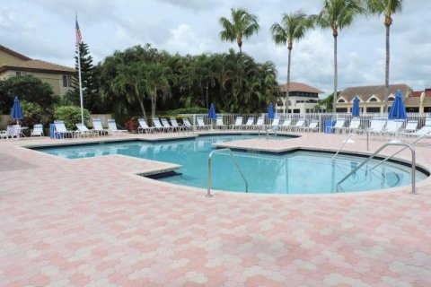 Condo in Boca Raton, Florida, 2 bedrooms  № 1117978 - photo 1