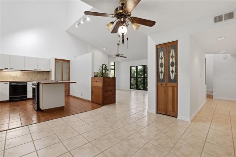 House in Sarasota, Florida 4 bedrooms, 197.51 sq.m. № 2151737 - photo 10