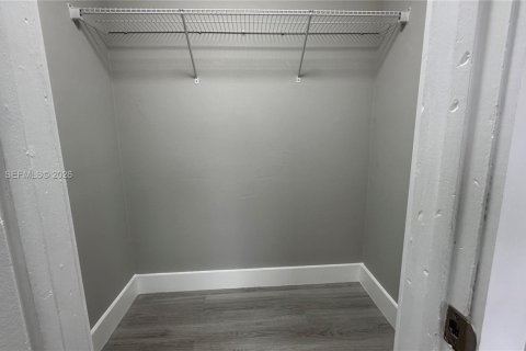 Immobilier commercial à vendre à Lauderdale Lakes, Floride: 310.76 m2 № 2079867 - photo 24