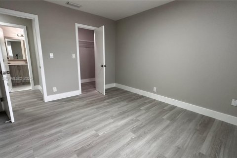 Immobilier commercial à vendre à Lauderdale Lakes, Floride: 310.76 m2 № 2079867 - photo 25