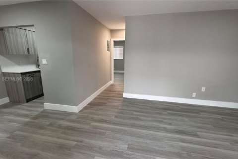 Immobilier commercial à vendre à Lauderdale Lakes, Floride: 310.76 m2 № 2079867 - photo 29