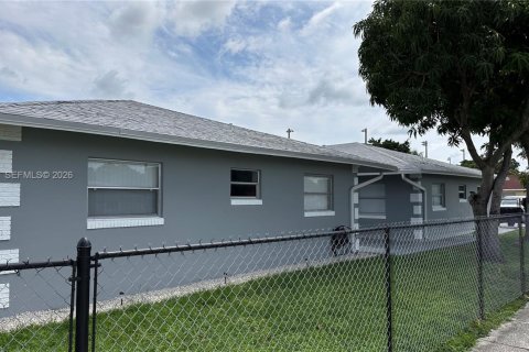Immobilier commercial à vendre à Lauderdale Lakes, Floride: 310.76 m2 № 2079867 - photo 10