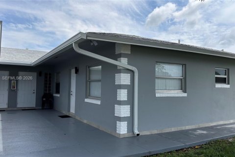 Immobilier commercial à vendre à Lauderdale Lakes, Floride: 310.76 m2 № 2079867 - photo 4