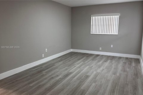 Immobilier commercial à vendre à Lauderdale Lakes, Floride: 310.76 m2 № 2079867 - photo 30