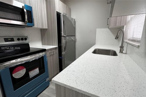 Immobilier commercial à vendre à Lauderdale Lakes, Floride: 310.76 m2 № 2079867 - photo 16