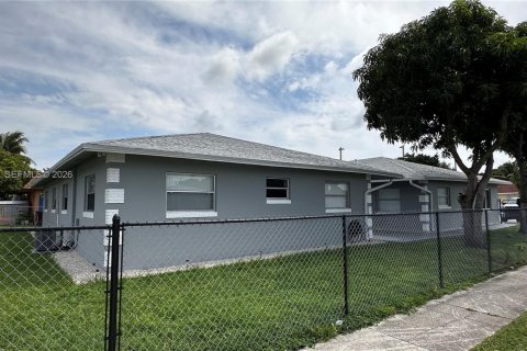 Immobilier commercial à vendre à Lauderdale Lakes, Floride: 310.76 m2 № 2079867 - photo 9