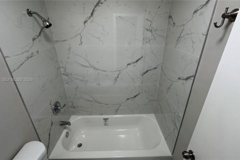 Immobilier commercial à vendre à Lauderdale Lakes, Floride: 310.76 m2 № 2079867 - photo 27