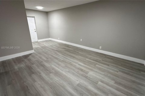 Immobilier commercial à vendre à Lauderdale Lakes, Floride: 310.76 m2 № 2079867 - photo 14