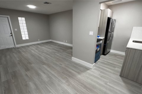Immobilier commercial à vendre à Lauderdale Lakes, Floride: 310.76 m2 № 2079867 - photo 15