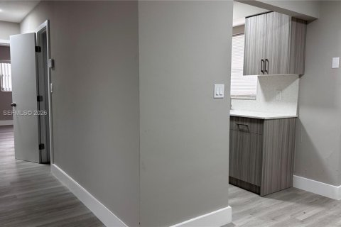 Immobilier commercial à vendre à Lauderdale Lakes, Floride: 310.76 m2 № 2079867 - photo 19