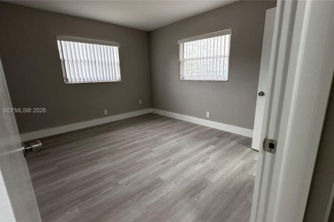 Immobilier commercial à vendre à Lauderdale Lakes, Floride: 310.76 m2 № 2079867 - photo 21