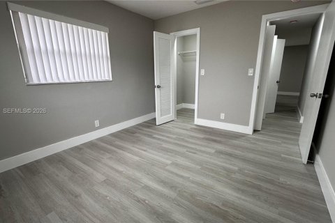 Immobilier commercial à vendre à Lauderdale Lakes, Floride: 310.76 m2 № 2079867 - photo 22