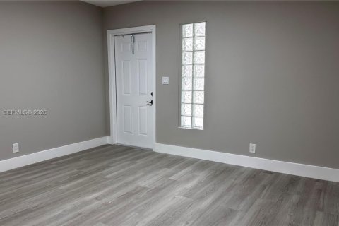 Immobilier commercial à vendre à Lauderdale Lakes, Floride: 310.76 m2 № 2079867 - photo 20