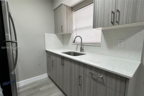 Immobilier commercial à vendre à Lauderdale Lakes, Floride: 310.76 m2 № 2079867 - photo 17