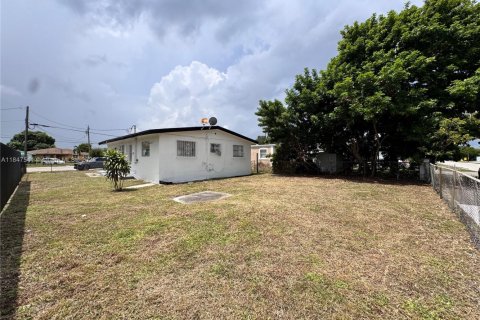 Casa en venta en Miami Gardens, Florida, 2 dormitorios, 77.76 m2 № 1850823 - foto 18