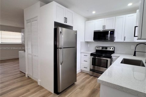 Casa en venta en Miami Gardens, Florida, 2 dormitorios, 77.76 m2 № 1850823 - foto 5