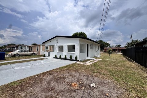 Casa en venta en Miami Gardens, Florida, 2 dormitorios, 77.76 m2 № 1850823 - foto 3