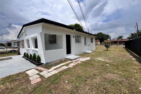 Casa en venta en Miami Gardens, Florida, 2 dormitorios, 77.76 m2 № 1850823 - foto 16