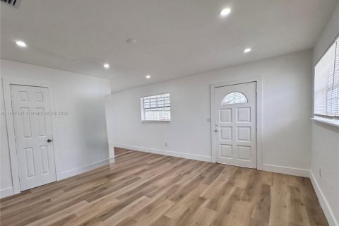 Casa en venta en Miami Gardens, Florida, 2 dormitorios, 77.76 m2 № 1850823 - foto 8