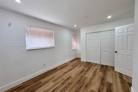 Casa en venta en Miami Gardens, Florida, 2 dormitorios, 77.76 m2 № 1850823 - foto 14