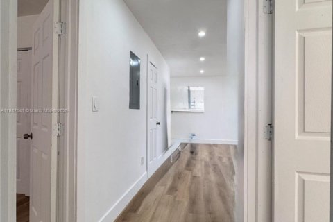 Casa en venta en Miami Gardens, Florida, 2 dormitorios, 77.76 m2 № 1850823 - foto 9