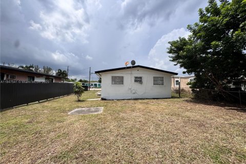 Casa en venta en Miami Gardens, Florida, 2 dormitorios, 77.76 m2 № 1850823 - foto 17
