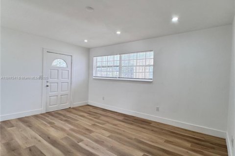 Casa en venta en Miami Gardens, Florida, 2 dormitorios, 77.76 m2 № 1850823 - foto 11