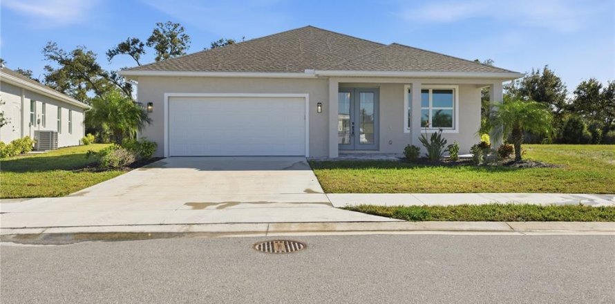 House in Englewood, Florida 3 bedrooms, 187.11 sq.m. № 2099014