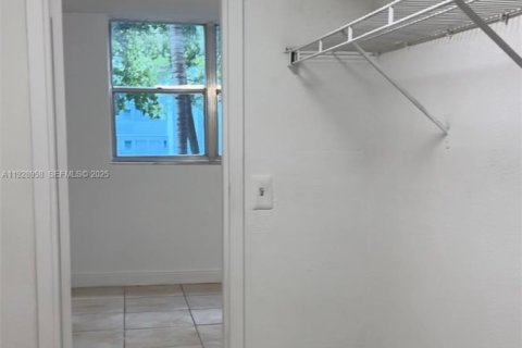 Copropriété à louer à North Miami, Floride: 1 chambre, 62.52 m2 № 2037785 - photo 8