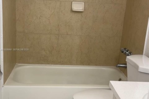 Copropriété à louer à North Miami, Floride: 1 chambre, 62.52 m2 № 2037785 - photo 9