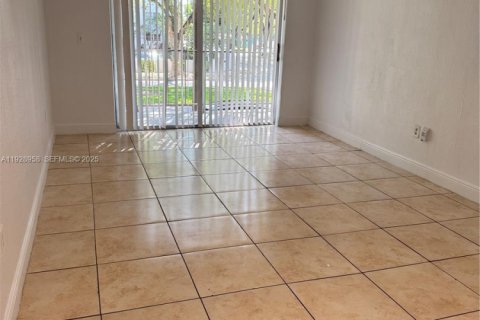 Copropriété à louer à North Miami, Floride: 1 chambre, 62.52 m2 № 2037785 - photo 4