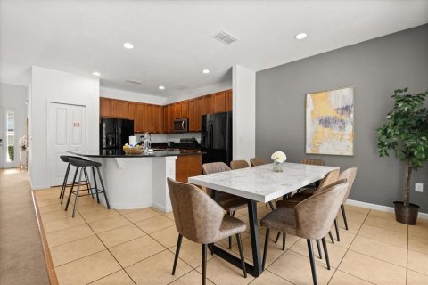 House in Kissimmee, Florida 8 bedrooms, 266.82 sq.m. № 2128762 - photo 6