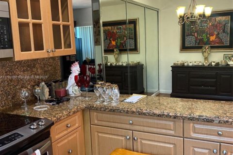 Villa ou maison à vendre à West Miami, Floride: 3 chambres, 127.28 m2 № 1960513 - photo 12