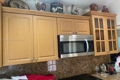 Villa ou maison à vendre à West Miami, Floride: 3 chambres, 127.28 m2 № 1960513 - photo 11