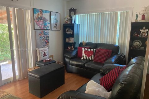 Villa ou maison à vendre à West Miami, Floride: 3 chambres, 127.28 m2 № 1960513 - photo 20