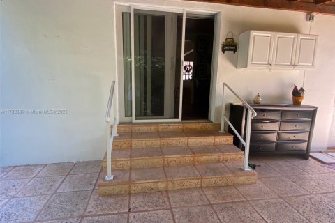 Villa ou maison à vendre à West Miami, Floride: 3 chambres, 127.28 m2 № 1960513 - photo 23
